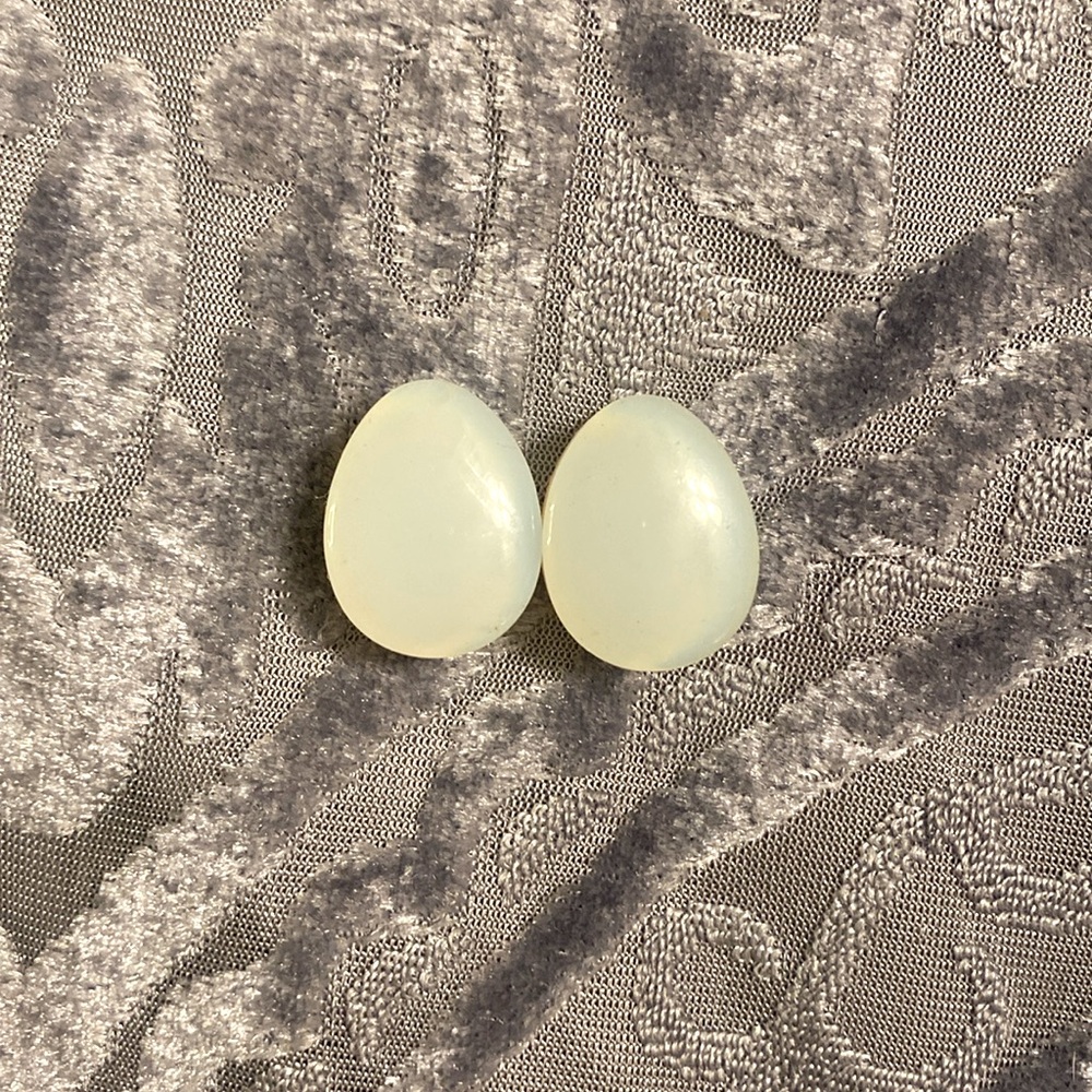 Tear drop stone plugs
